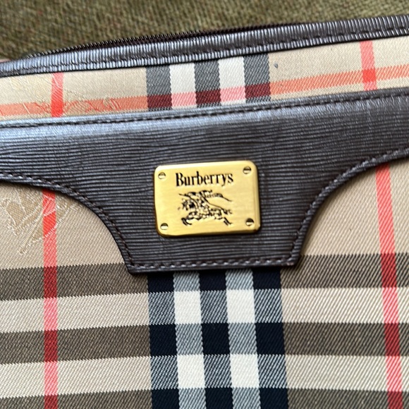 Beautiful Burberry pouch - Picture 11 of 11